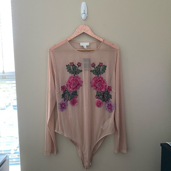 NWT Forever 21 Plus Floral Appliqué Nude Mesh Long Sleeve Bodysuit Size 3X - Picture 2 of 6
